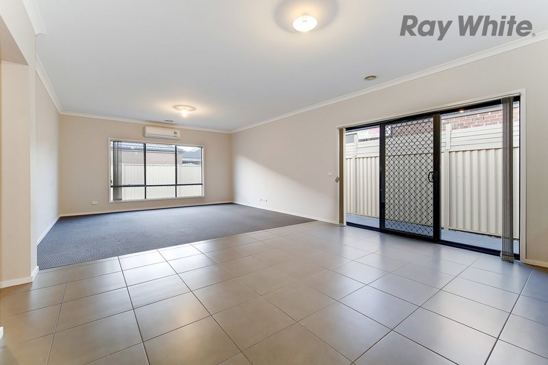 Photo - 26 Broadway , Caroline Springs VIC 3023 - Image 7