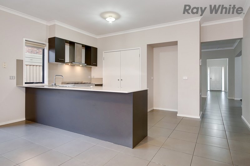 Photo - 26 Broadway , Caroline Springs VIC 3023 - Image 8