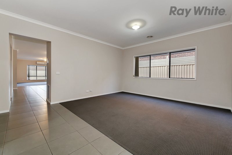 Photo - 26 Broadway , Caroline Springs VIC 3023 - Image 10