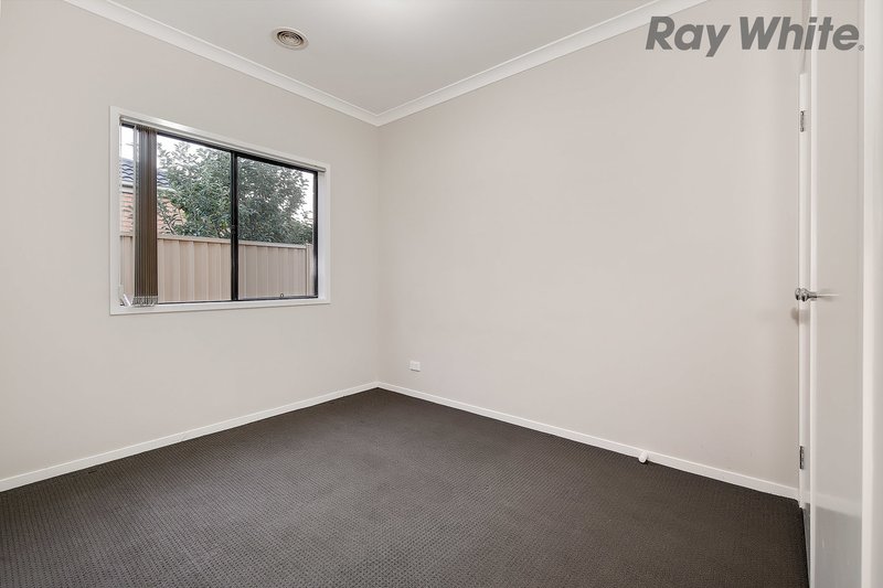 Photo - 26 Broadway , Caroline Springs VIC 3023 - Image 12