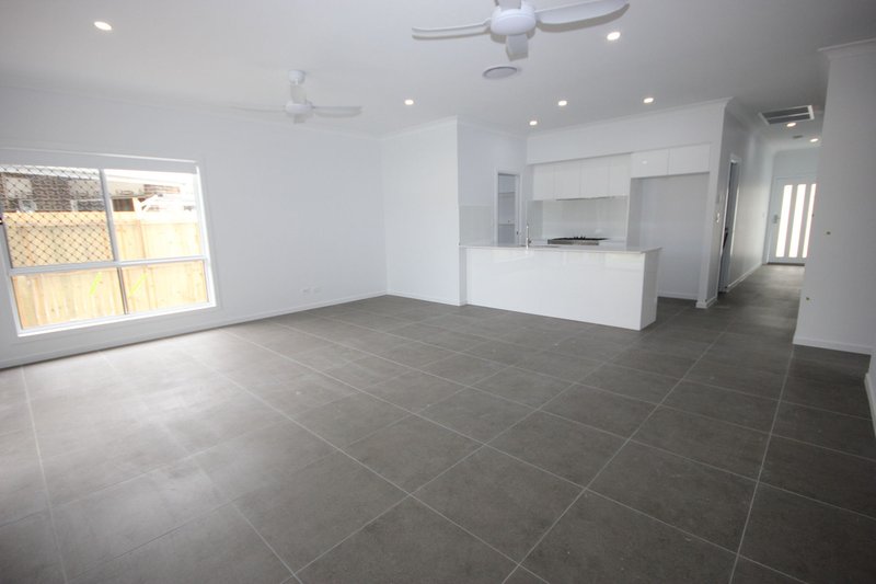 Photo - 26 Brookview Place, Bahrs Scrub QLD 4207 - Image 2