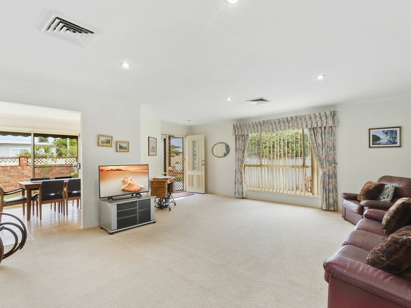 Photo - 26 Broonarra Street, The Entrance NSW 2261 - Image 3