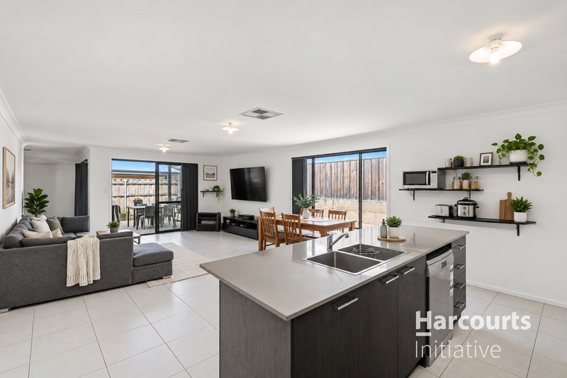 Photo - 26 Bulloo Loop, Ellenbrook WA 6069 - Image 6