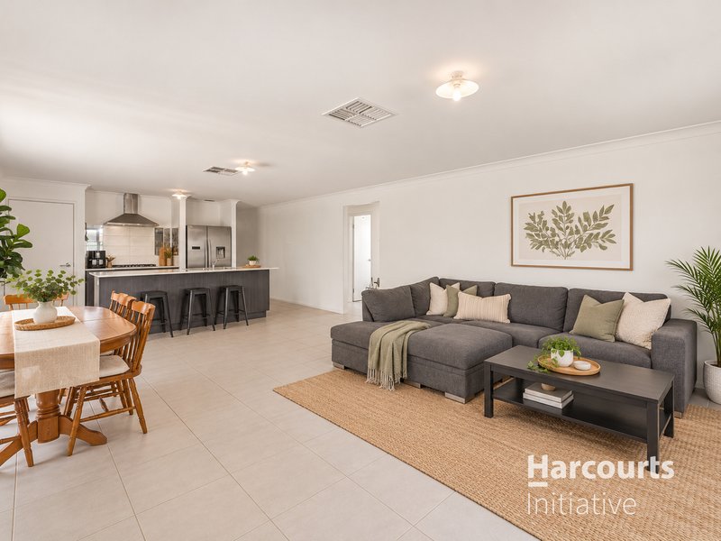 Photo - 26 Bulloo Loop, Ellenbrook WA 6069 - Image 9
