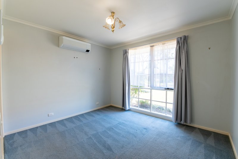 Photo - 26 Burge Crescent, Hoppers Crossing VIC 3029 - Image 3