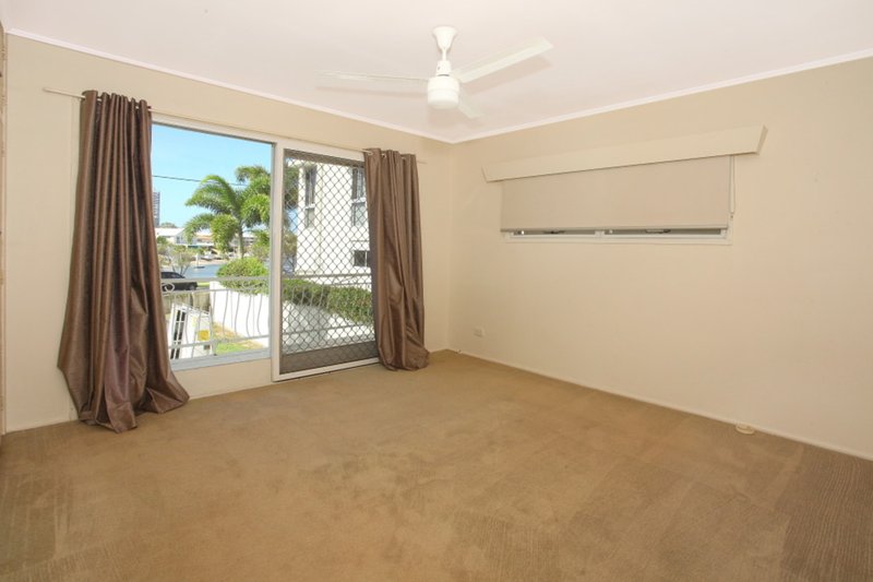 Photo - 26 Burrows Street, Biggera Waters QLD 4216 - Image 13