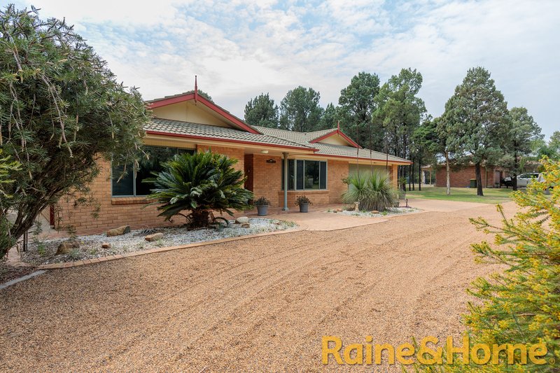 Photo - 26 Butler Drive, Gilgandra NSW 2827 - Image 2