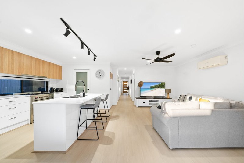 Photo - 26 Butterleaf Crescent, Pimpama QLD 4209 - Image 2