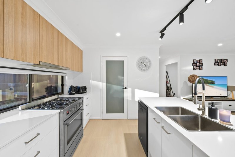 Photo - 26 Butterleaf Crescent, Pimpama QLD 4209 - Image 4