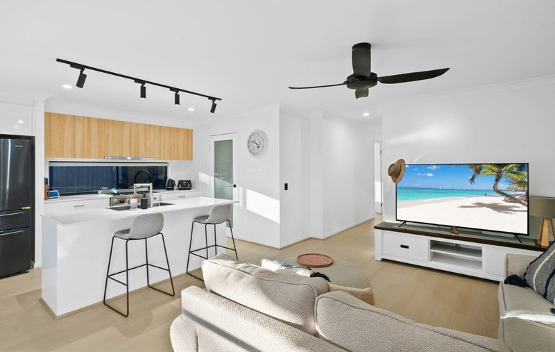 Photo - 26 Butterleaf Crescent, Pimpama QLD 4209 - Image 5