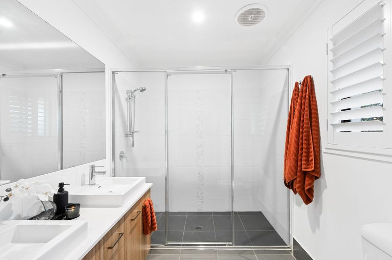 Photo - 26 Butterleaf Crescent, Pimpama QLD 4209 - Image 9