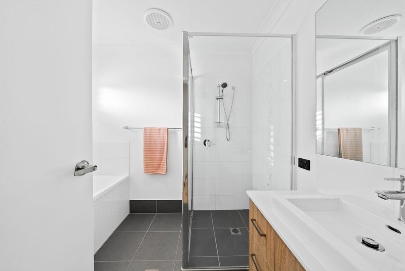 Photo - 26 Butterleaf Crescent, Pimpama QLD 4209 - Image 12