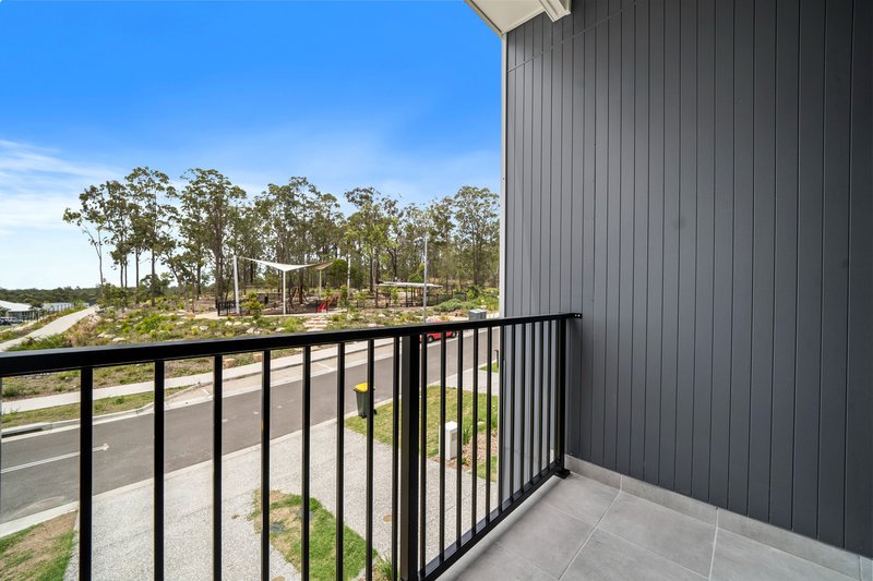 Photo - 26 Byfield Place, Yarrabilba QLD 4207 - Image 11