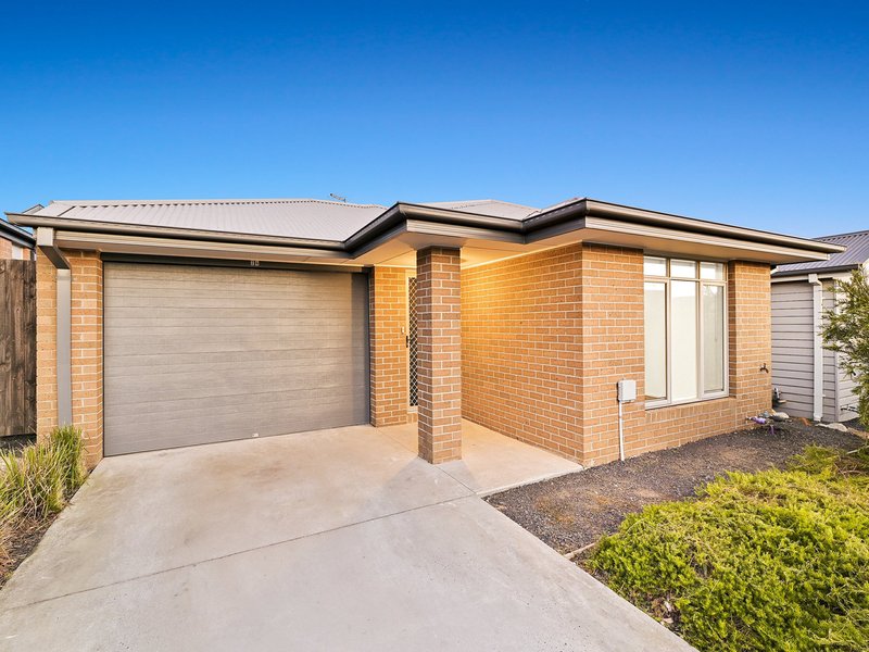 Photo - 26 Cabernet Way, Pakenham VIC 3810 - Image 1