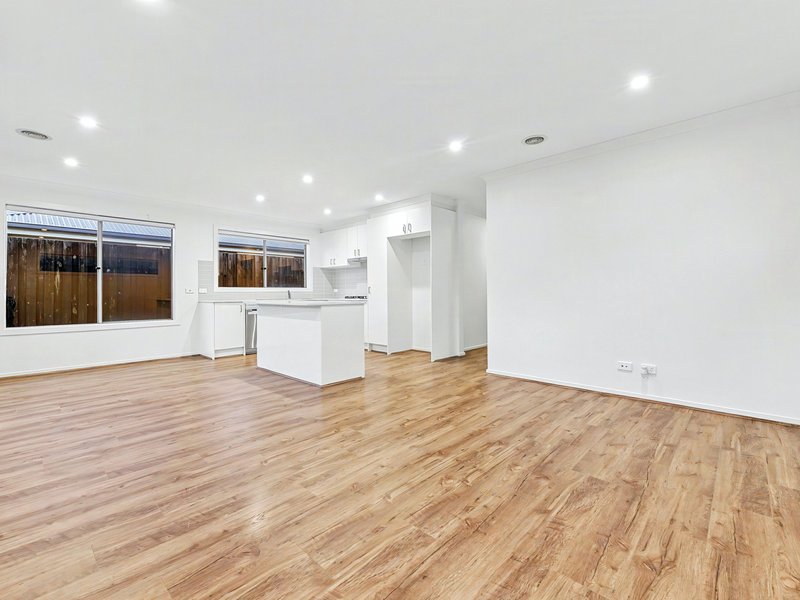 Photo - 26 Cabernet Way, Pakenham VIC 3810 - Image 2