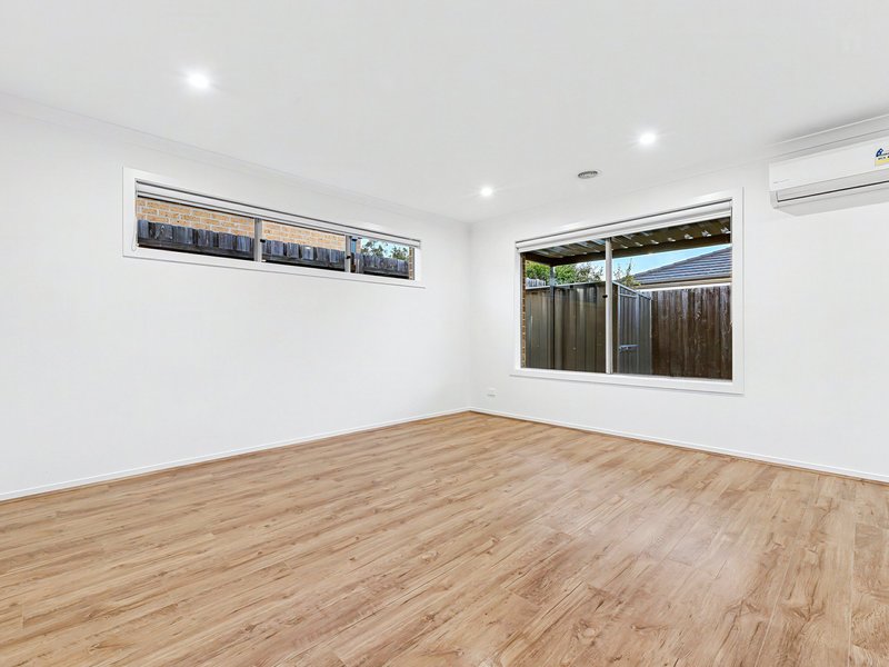 Photo - 26 Cabernet Way, Pakenham VIC 3810 - Image 6
