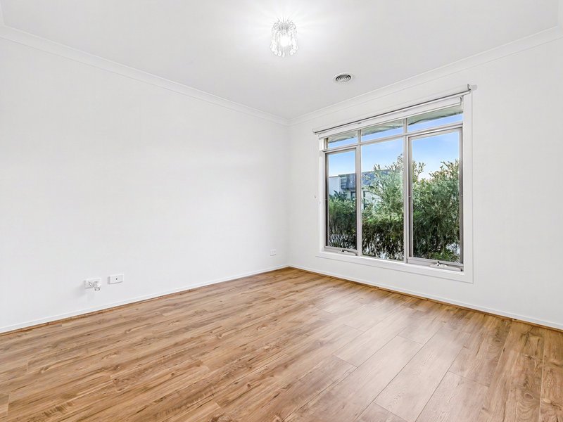 Photo - 26 Cabernet Way, Pakenham VIC 3810 - Image 7