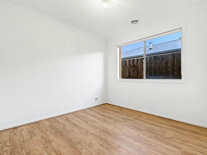 Photo - 26 Cabernet Way, Pakenham VIC 3810 - Image 9