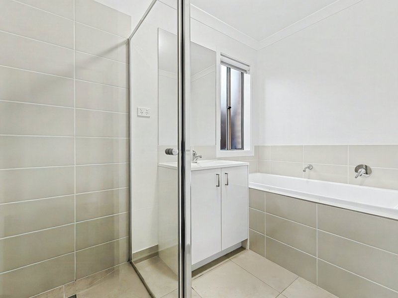Photo - 26 Cabernet Way, Pakenham VIC 3810 - Image 10