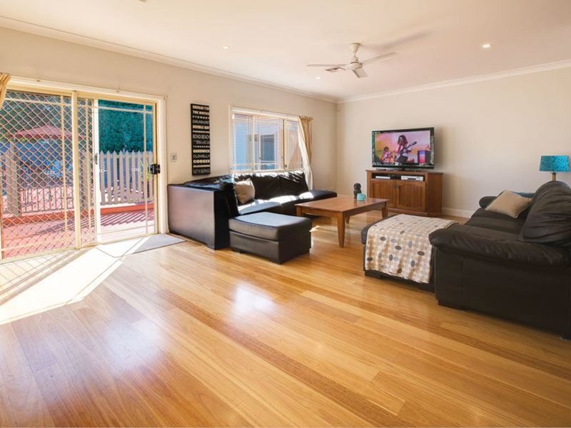 Photo - 26 Cacia Avenue, Seven Hills NSW 2147 - Image 3