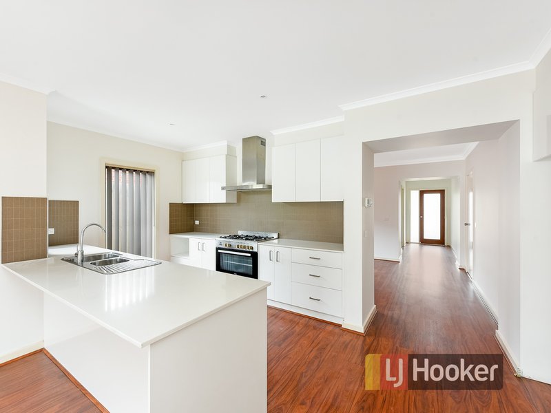 Photo - 26 Cadillac Street, Cranbourne East VIC 3977 - Image 3