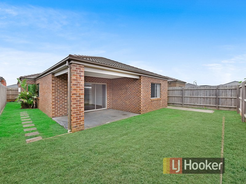 Photo - 26 Cadillac Street, Cranbourne East VIC 3977 - Image 7