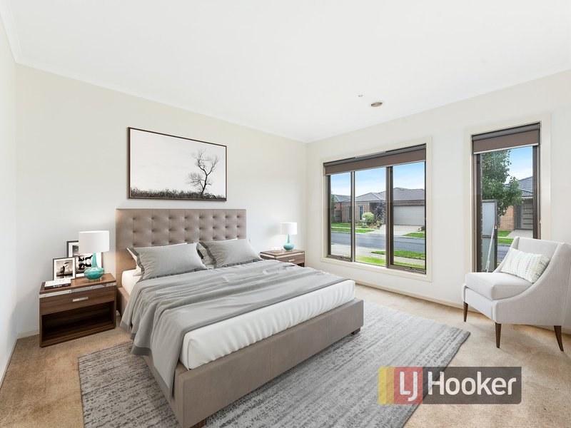 Photo - 26 Cadillac Street, Cranbourne East VIC 3977 - Image 8