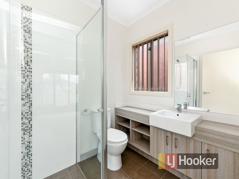 Photo - 26 Cadillac Street, Cranbourne East VIC 3977 - Image 9