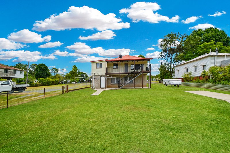 Photo - 26 Caloundra Street, Landsborough QLD 4550 - Image 3