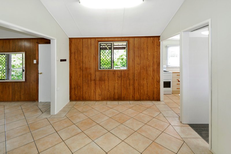 Photo - 26 Caloundra Street, Landsborough QLD 4550 - Image 11