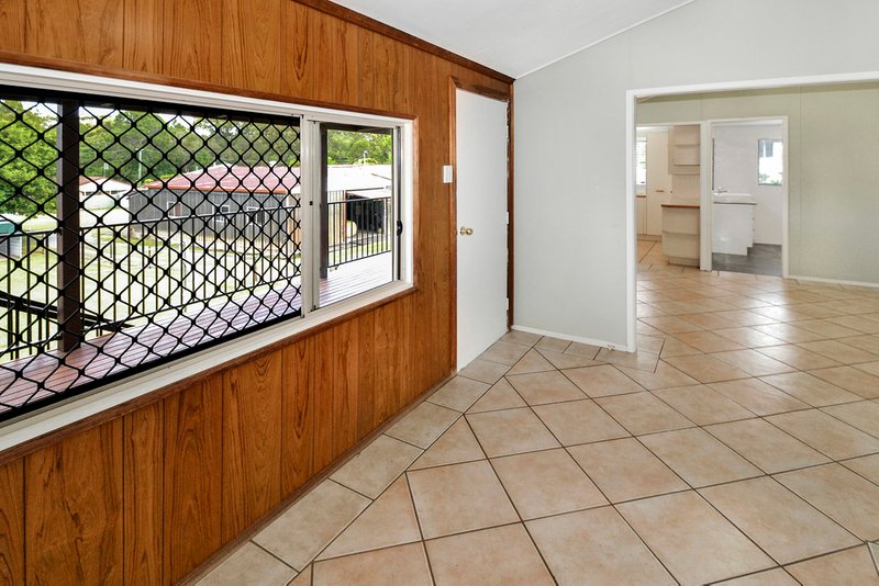 Photo - 26 Caloundra Street, Landsborough QLD 4550 - Image 13