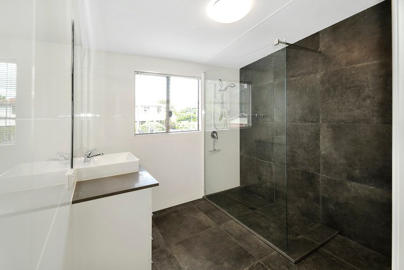 Photo - 26 Caloundra Street, Landsborough QLD 4550 - Image 16