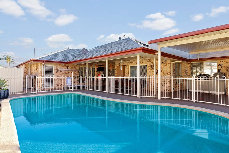 Photo - 26 Camarsh Drive, Murrumba Downs QLD 4503 - Image 2