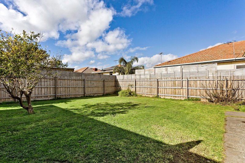 Photo - 26 Canberra Grove, Lalor VIC 3075 - Image 9