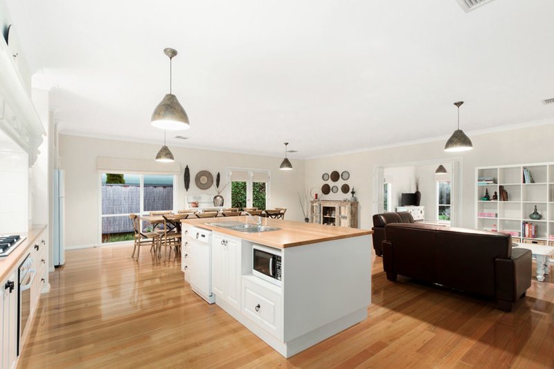 Photo - 26 Canning Drive, Berwick VIC 3806 - Image 7