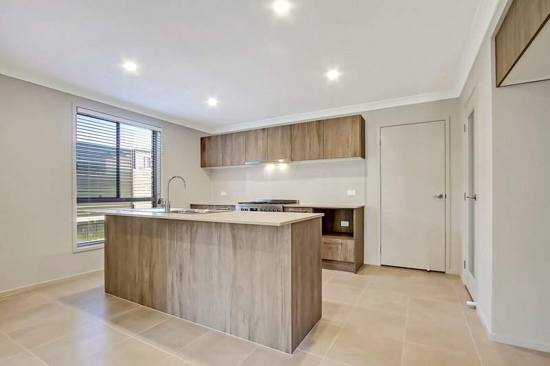 Photo - 26 Canopus Parkway, Box Hill NSW 2765 - Image 3