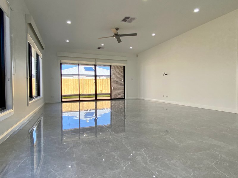 Photo - 26 Carat Street, Greenvale VIC 3059 - Image 7