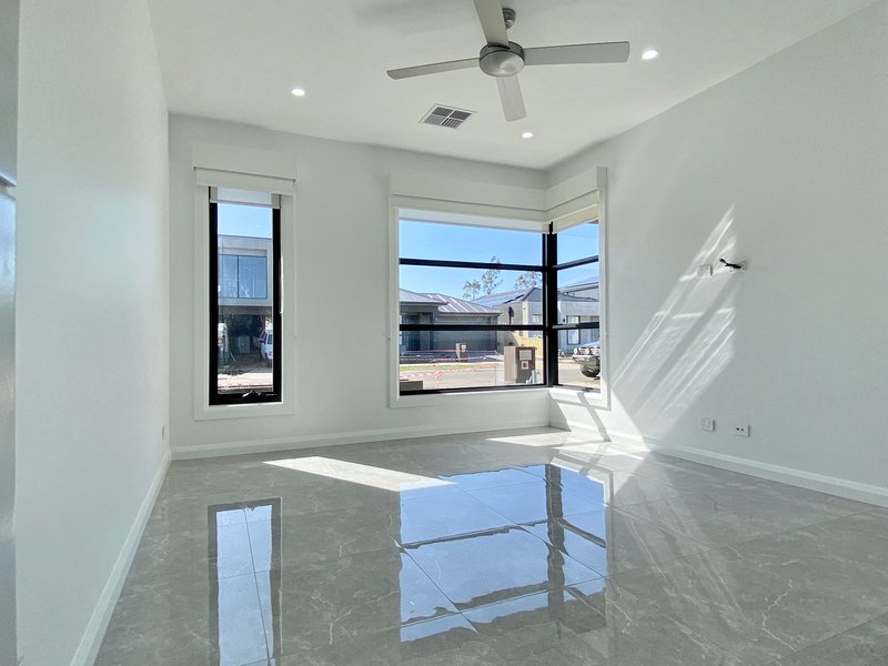 Photo - 26 Carat Street, Greenvale VIC 3059 - Image 11