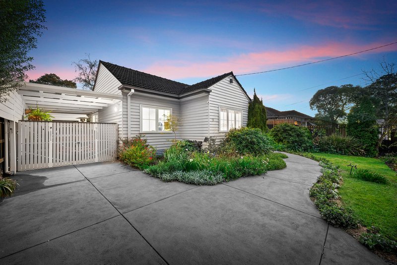 Photo - 26 Carinya Road, Vermont VIC 3133 - Image 2