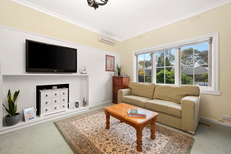 Photo - 26 Carinya Road, Vermont VIC 3133 - Image 3