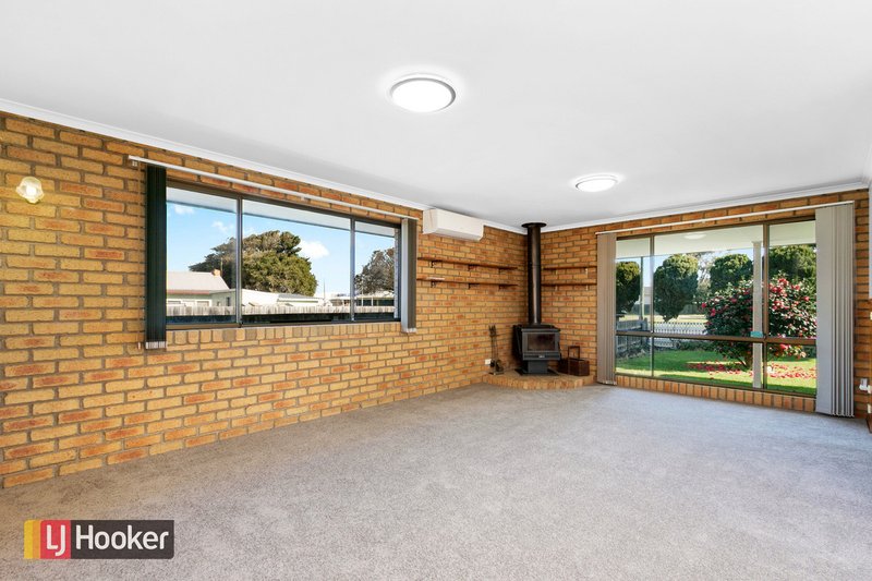 Photo - 26 Carpenter Street, Lakes Entrance VIC 3909 - Image 6