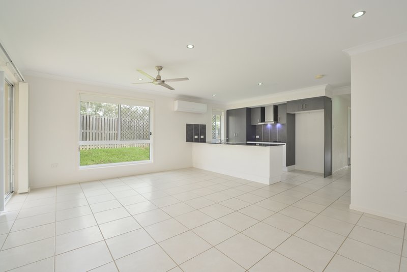 Photo - 26 Caulder Esplanade, Boyne Island QLD 4680 - Image 3