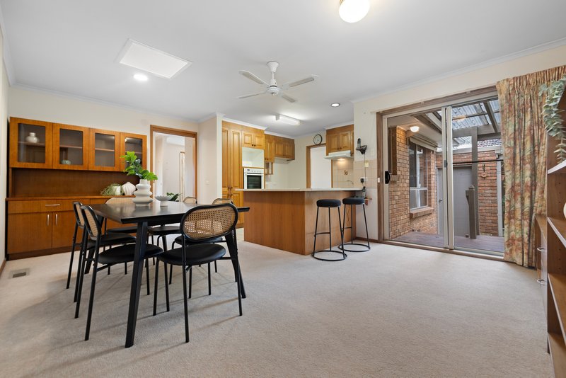 Photo - 2/6 Charles Street, Mount Waverley VIC 3149 - Image 7