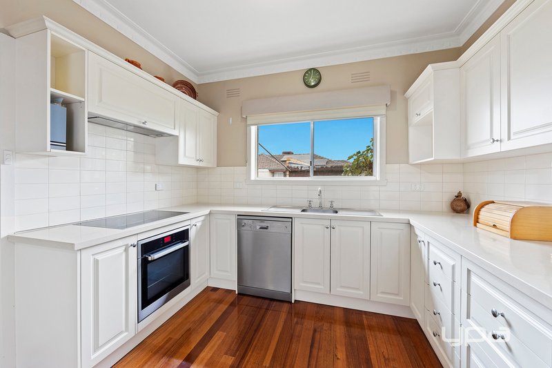 Photo - 26 Chelmsford Crescent, St Albans VIC 3021 - Image 2