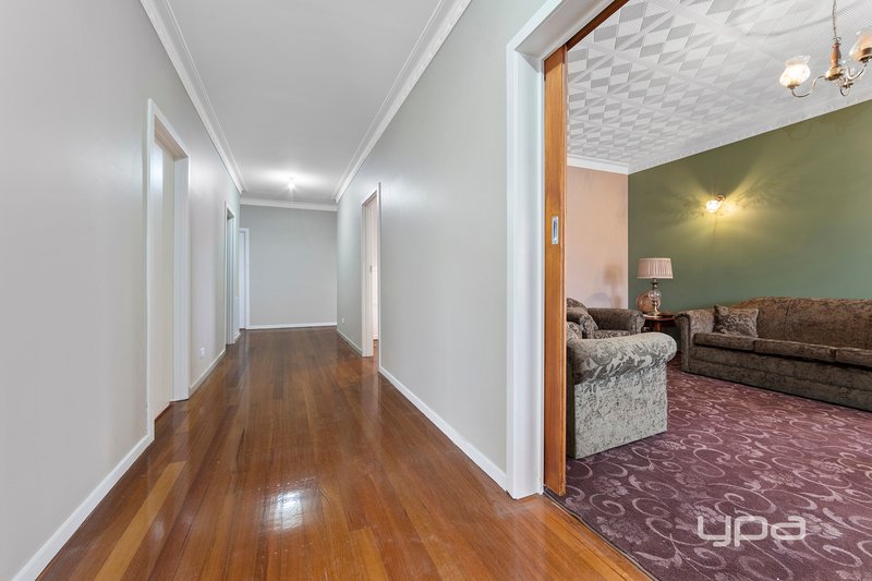 Photo - 26 Chelmsford Crescent, St Albans VIC 3021 - Image 6