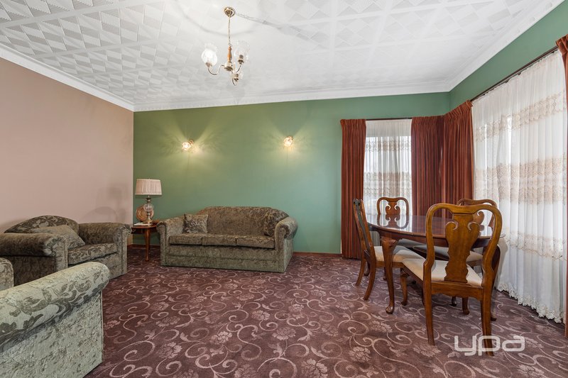 Photo - 26 Chelmsford Crescent, St Albans VIC 3021 - Image 8