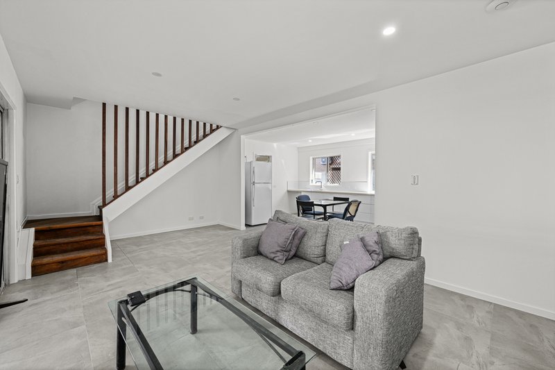 Photo - 2/6 Christina Court, Mermaid Waters QLD 4218 - Image 2