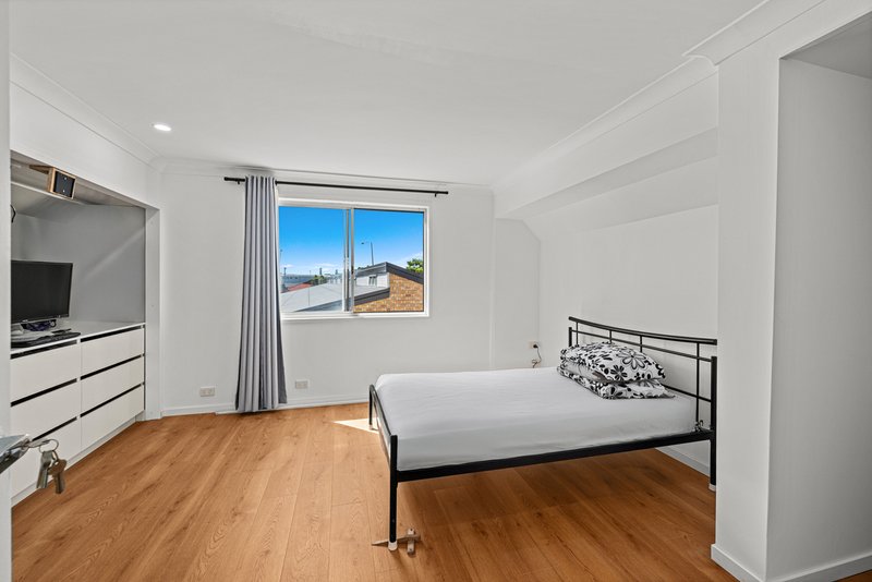 Photo - 2/6 Christina Court, Mermaid Waters QLD 4218 - Image 7