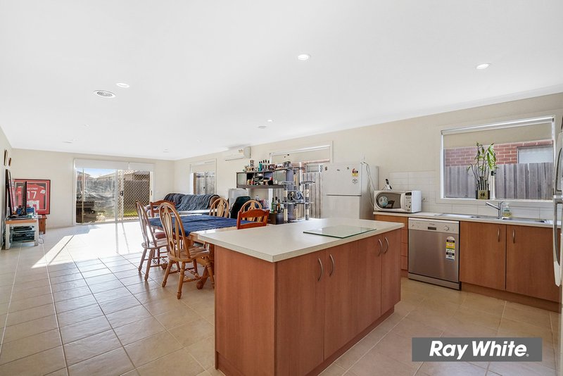 Photo - 26 Claire Way, Tarneit VIC 3029 - Image 10