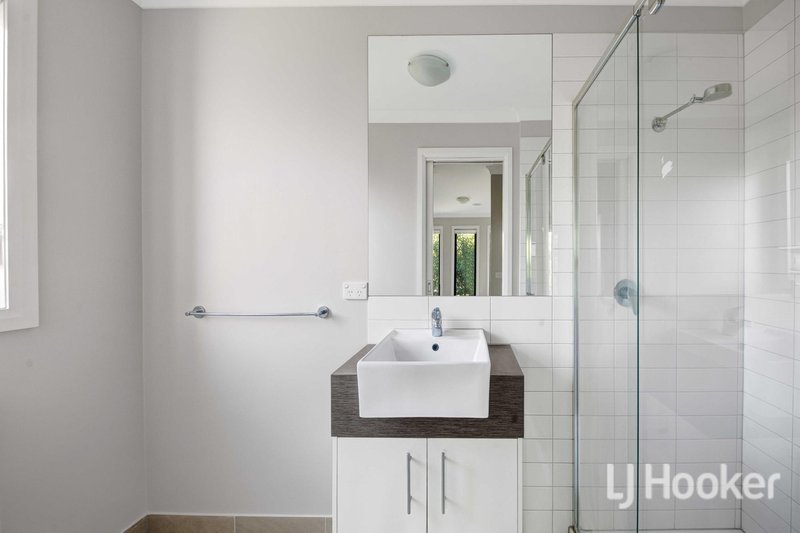 Photo - 26 Clement Way, Melton South VIC 3338 - Image 3